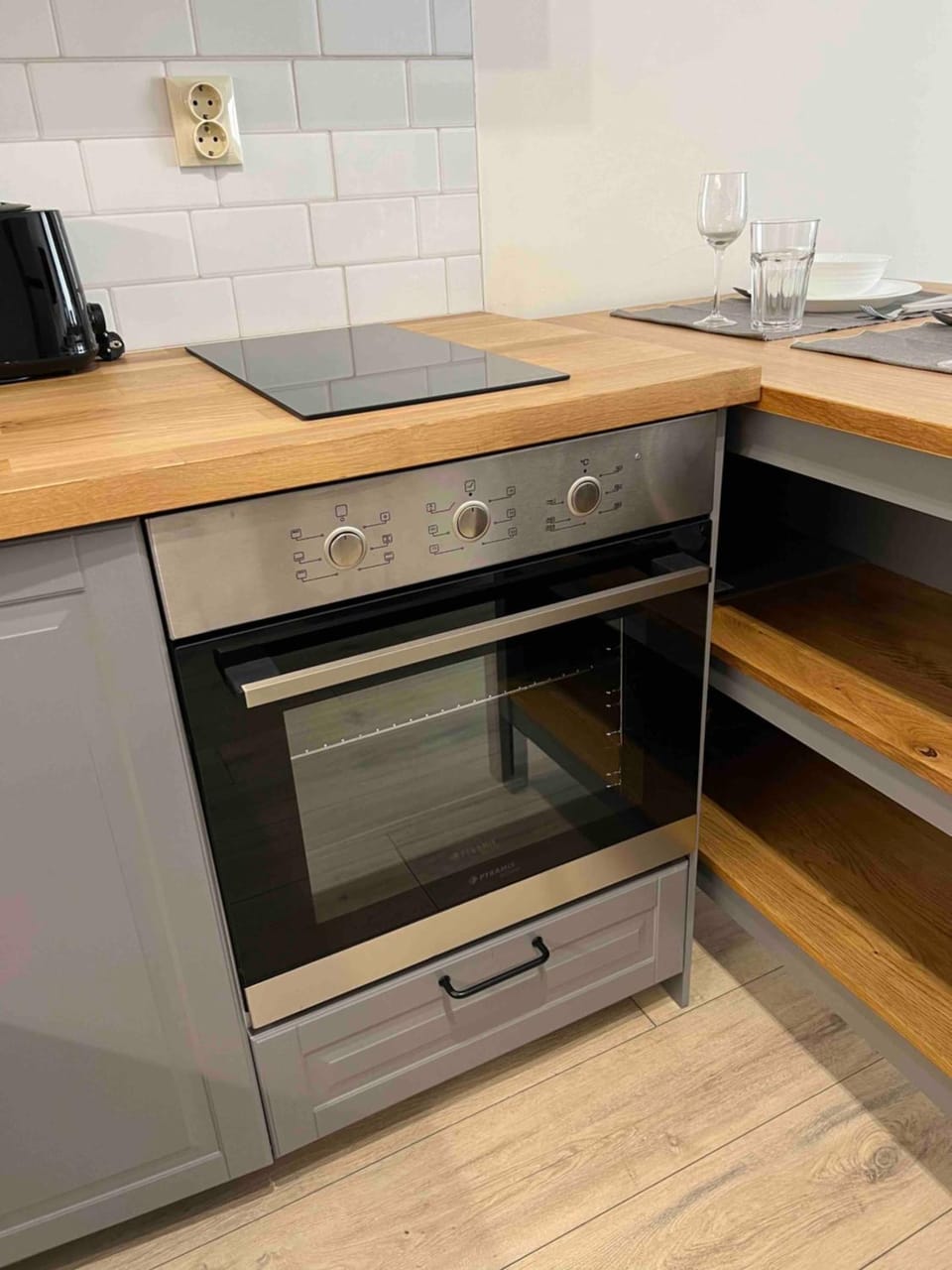 Kitchen or kitchenette, oven