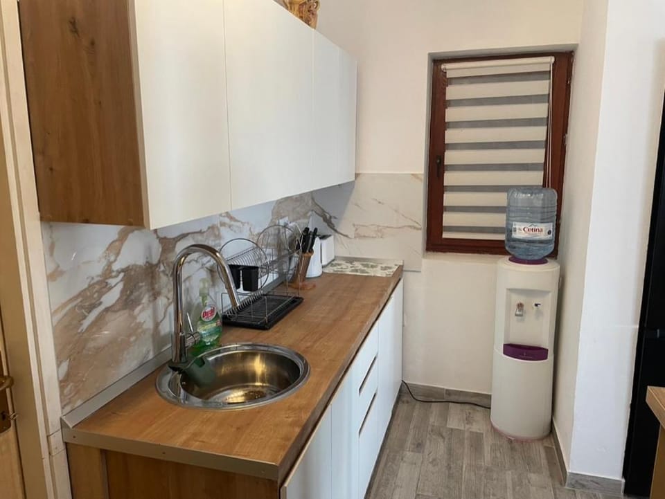 Coffee/tea facilities, Kitchen or kitchenette, stove, toaster