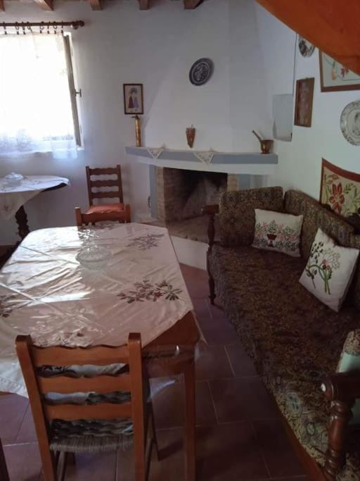 Seating area, Dining area