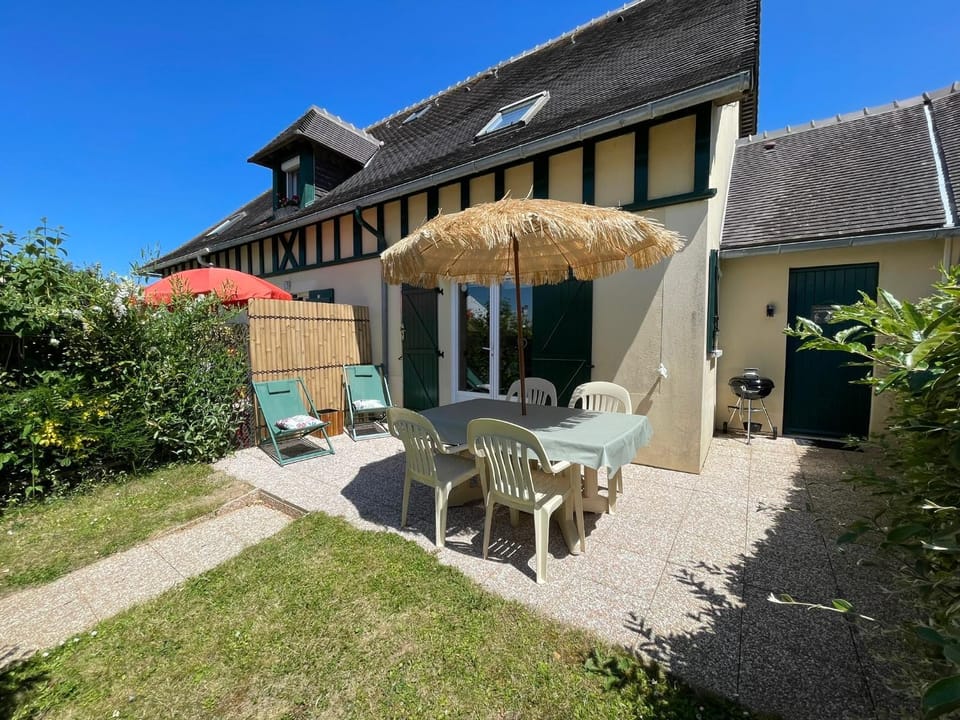 L'ALOUETTE maison 4/5pers PISCINE/MER Cabourg à pied House in Cabourg