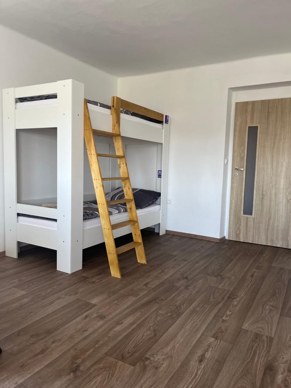 Bedroom, bunk bed
