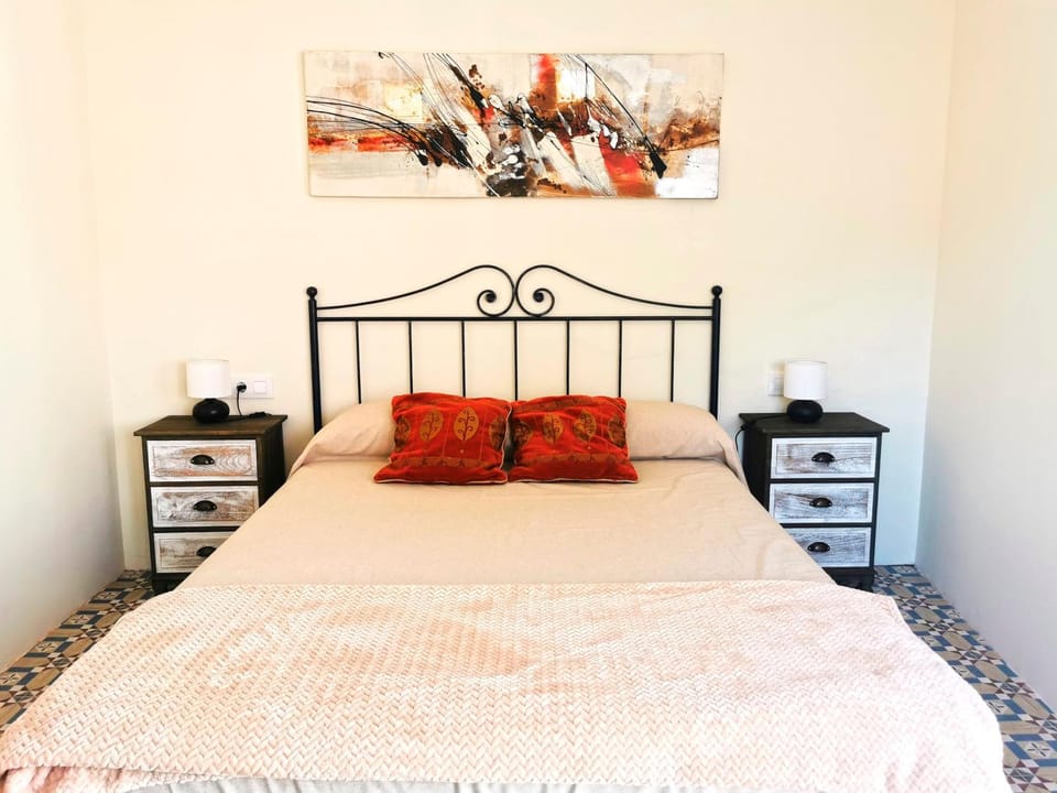 Bed, Photo of the whole room, Bedroom