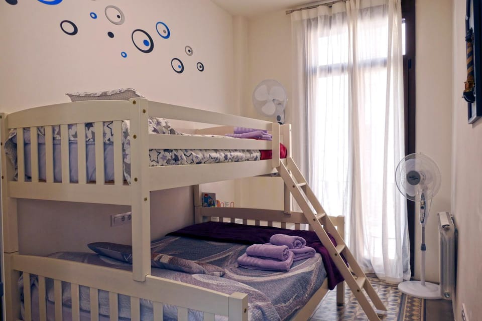 Photo of the whole room, Bedroom, bunk bed, heating