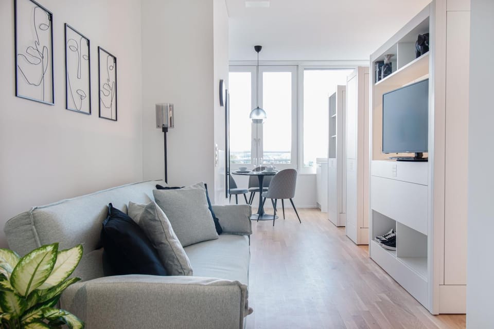 TV and multimedia, Living room, Photo of the whole room, Seating area, Dining area