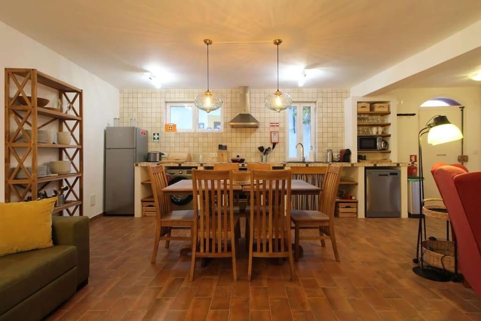 Kitchen or kitchenette, Living room, Seating area, Dining area, oven, stove
