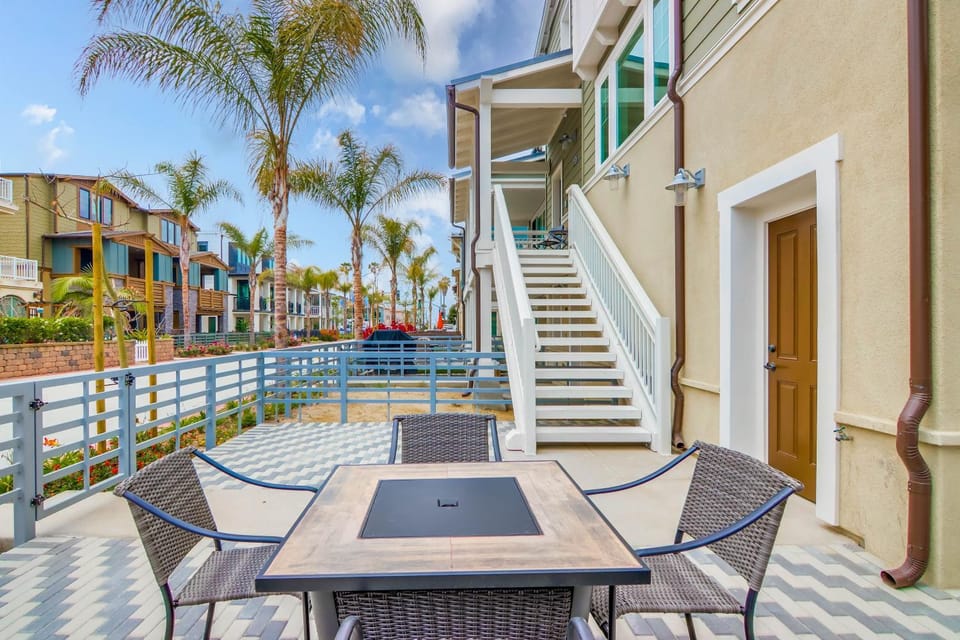 Newly Built Bayside Dream, Fire Pit & Bay Views House in Mission Beach