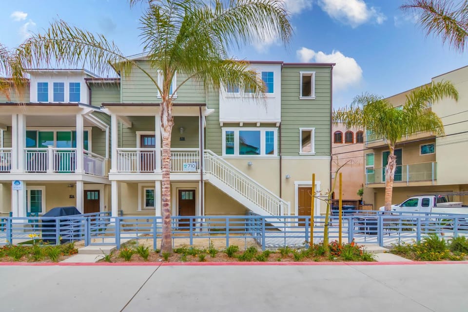 Newly Built Bayside Dream, Fire Pit & Bay Views House in Mission Beach