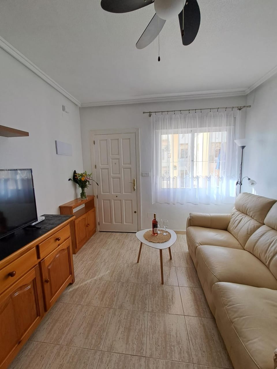 Facade/entrance, TV and multimedia, Living room, Seating area