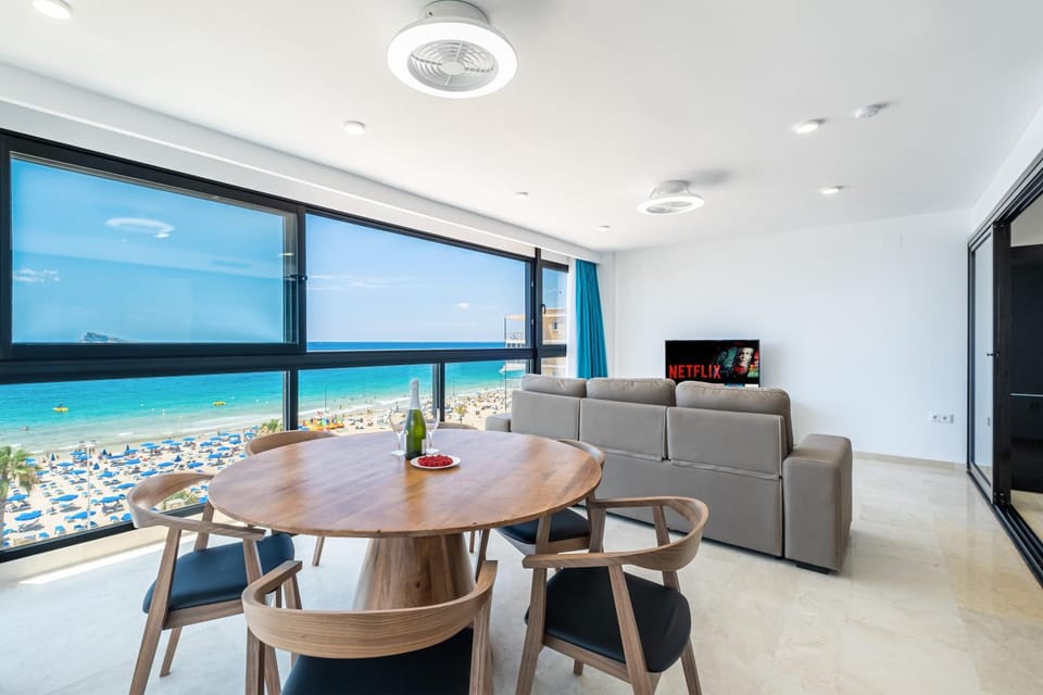 TV and multimedia, Living room, Seating area, Dining area