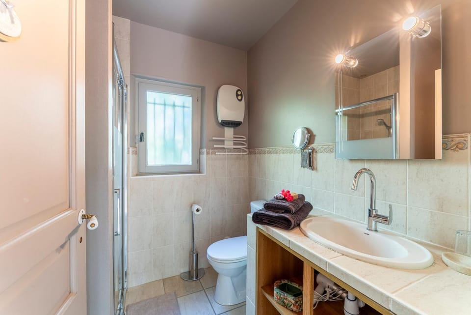 Bathroom, Living room