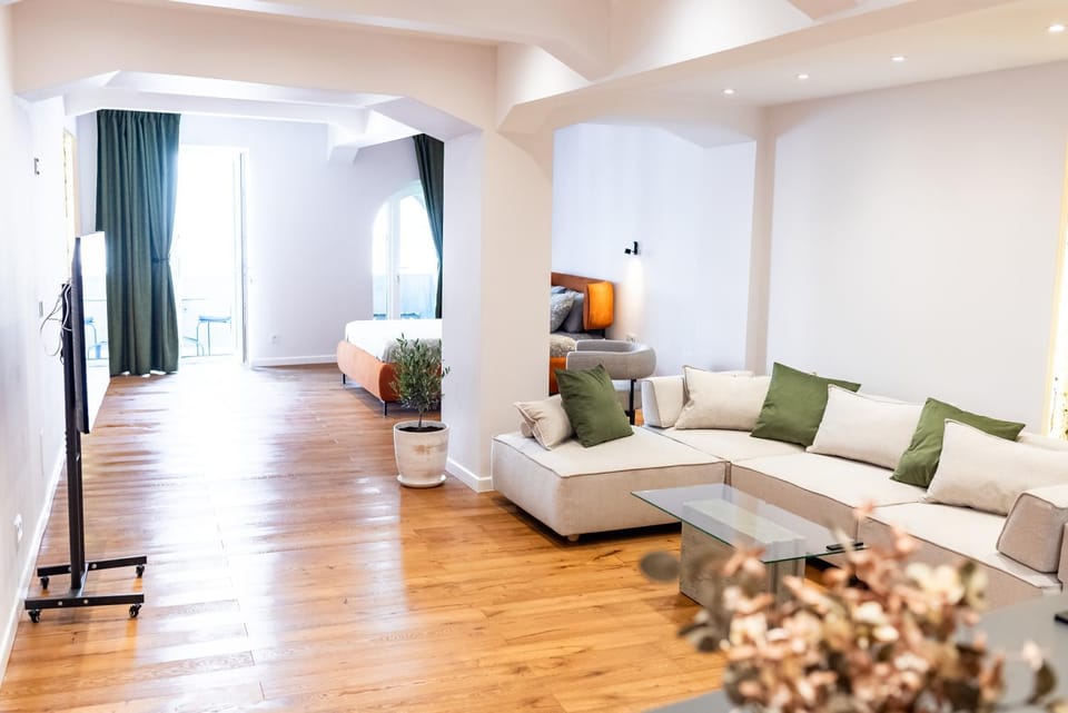 Bed, TV and multimedia, Living room, Bedroom