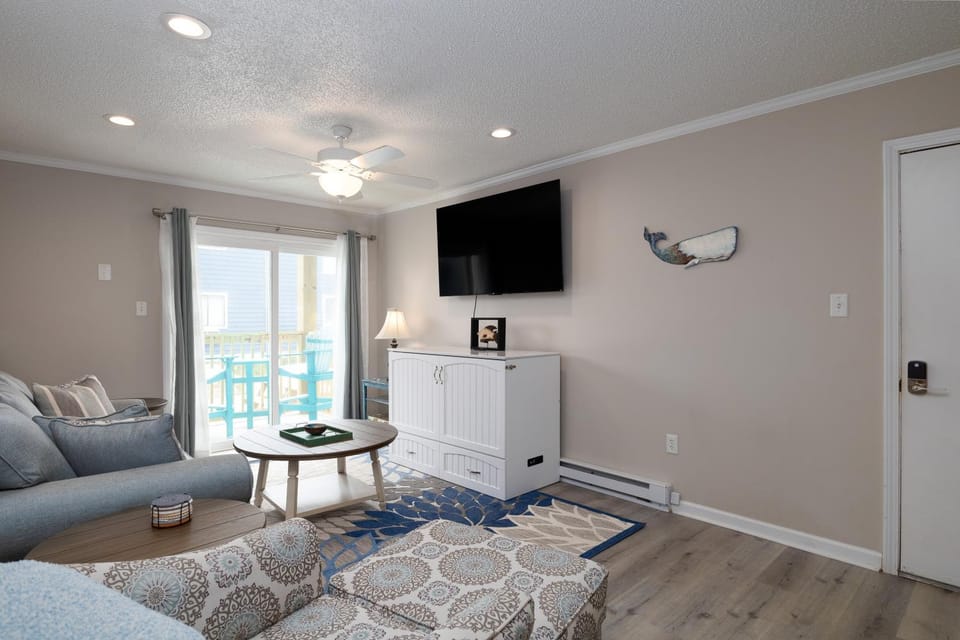 Oceanfront fun Sand and Sun The Lazy Loggerhead Apartment in North Topsail Beach