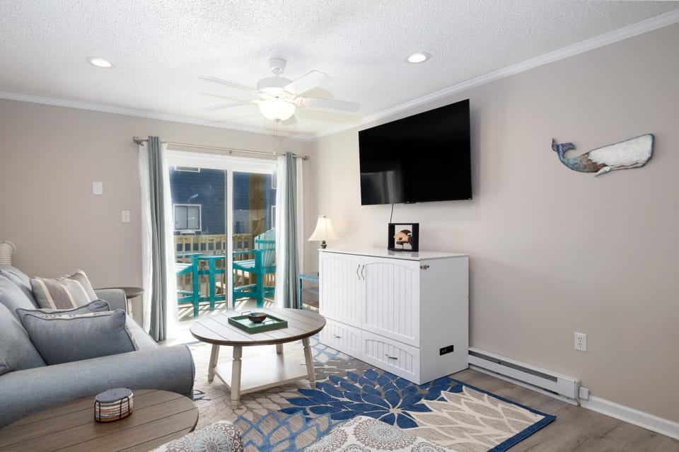 Oceanfront fun Sand and Sun The Lazy Loggerhead Apartment in North Topsail Beach