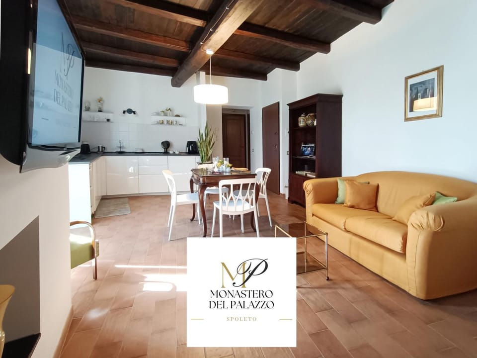 TV and multimedia, Kitchen or kitchenette, Living room, Seating area, Dining area