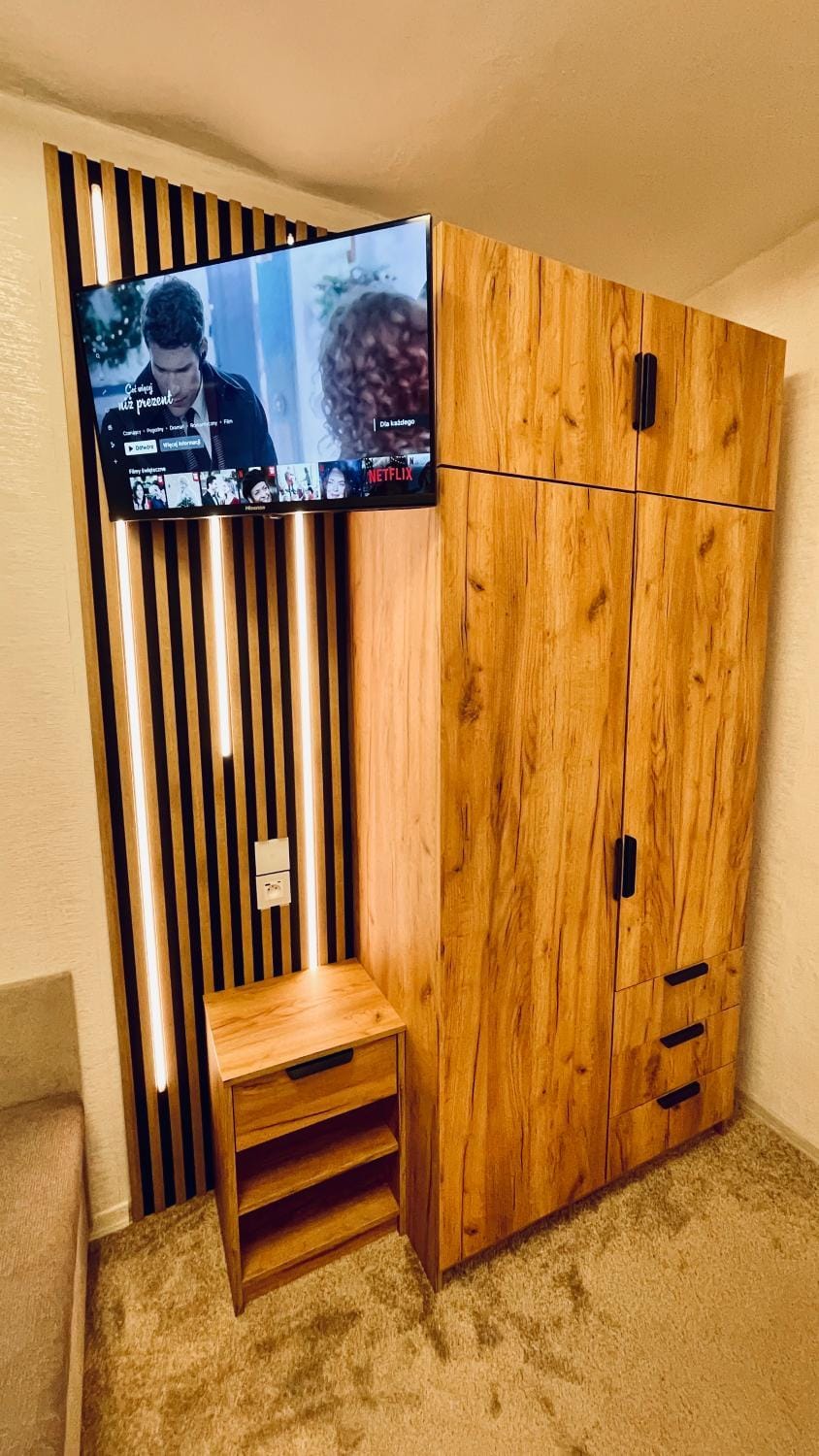 TV and multimedia, Evening entertainment, Bedroom, wardrobe