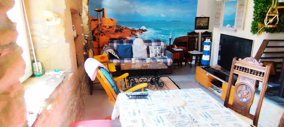 TV and multimedia, Living room, Seating area, Dining area