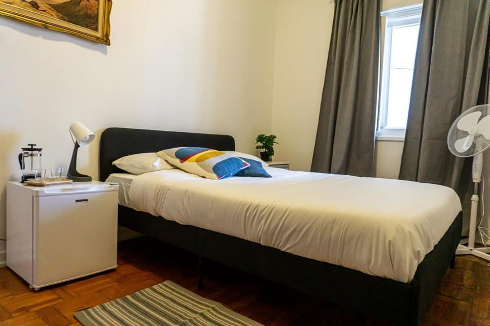 Bed, Bedroom, towels, air conditioner