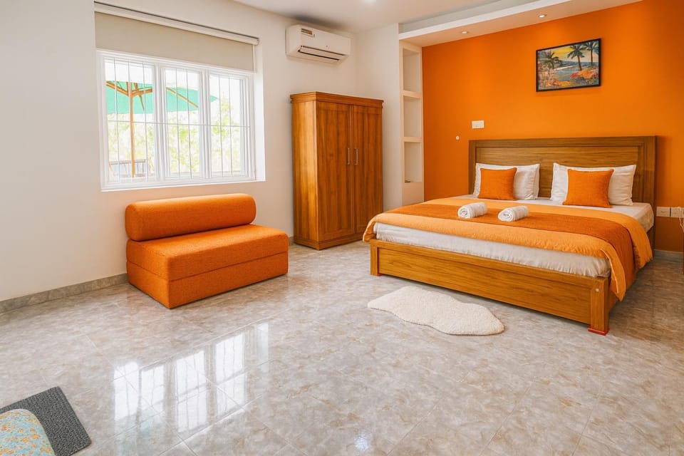 Bed, Photo of the whole room, towels, wardrobe, air conditioner
