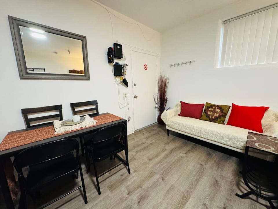 Sunset & La brea studio!! Best location ever Apartment in West Hollywood