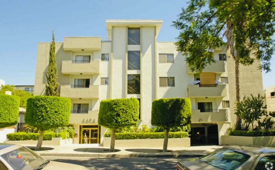 Sunset & La brea studio!! Best location ever Apartment in West Hollywood