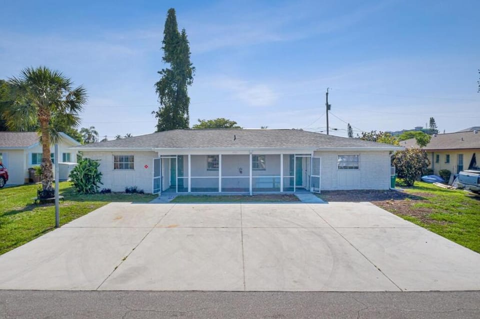 Small studio in Cape Coral close to many restaraunts Apartment in Cape Coral