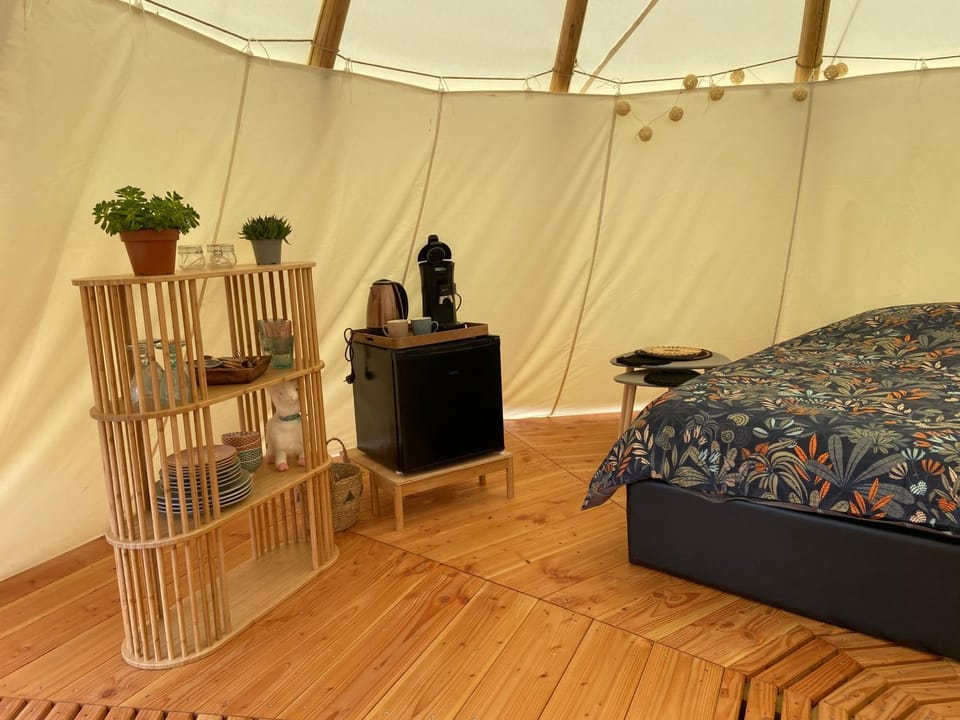 Nuit insolite en Tipi avec bain nordique privatif, petits déjeuners inclus Luxury tent in Vosges