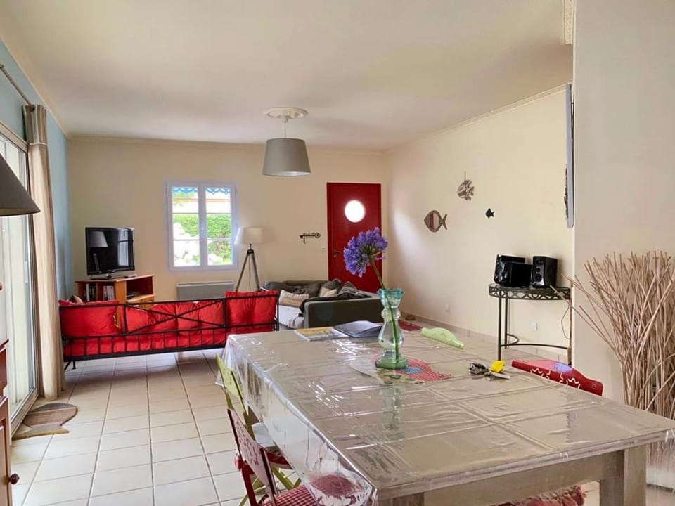 Maison avec piscine privée, près de la plage, à Longeville-sur-Mer - FR-1-336-157 House in Pays de la Loire