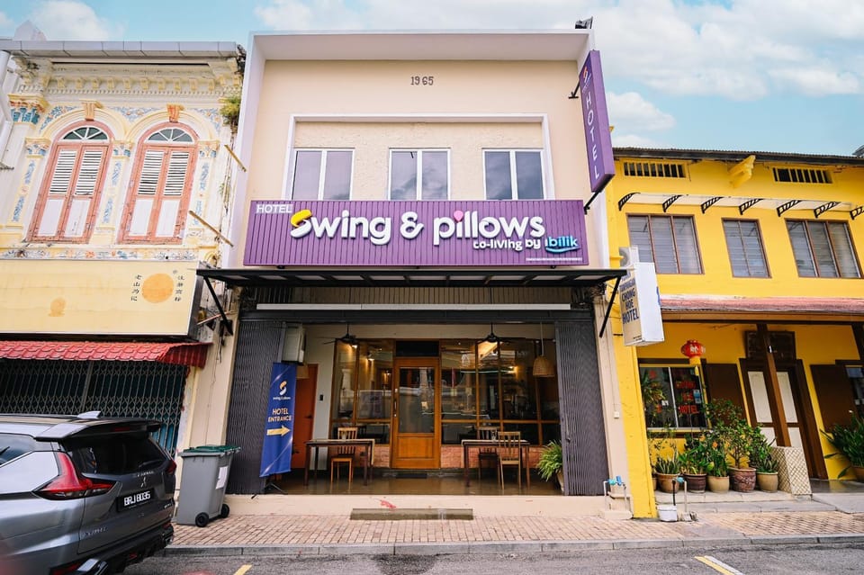Property building, Facade/entrance, Location, Parking