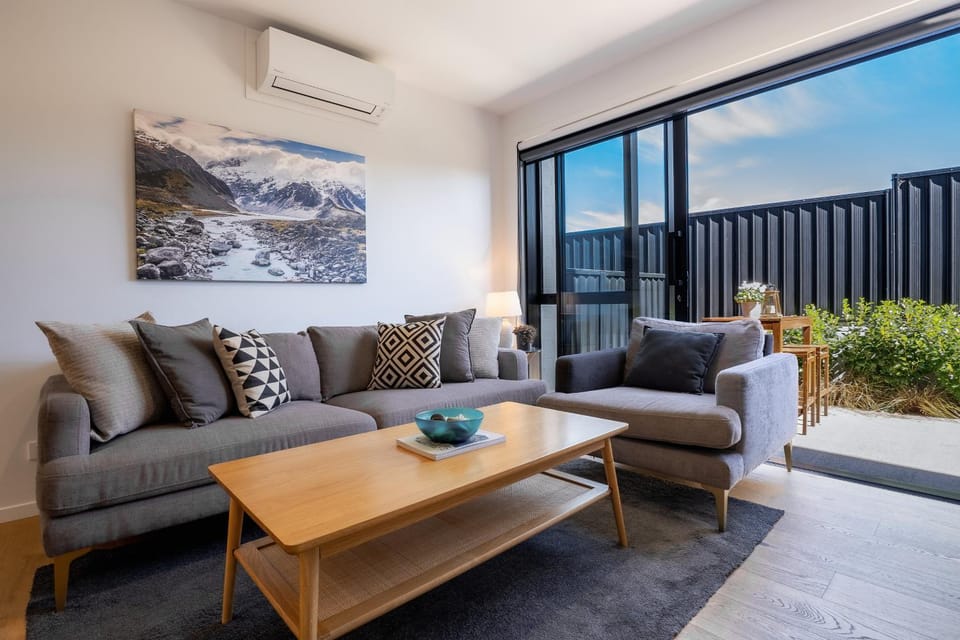 Patio, Living room