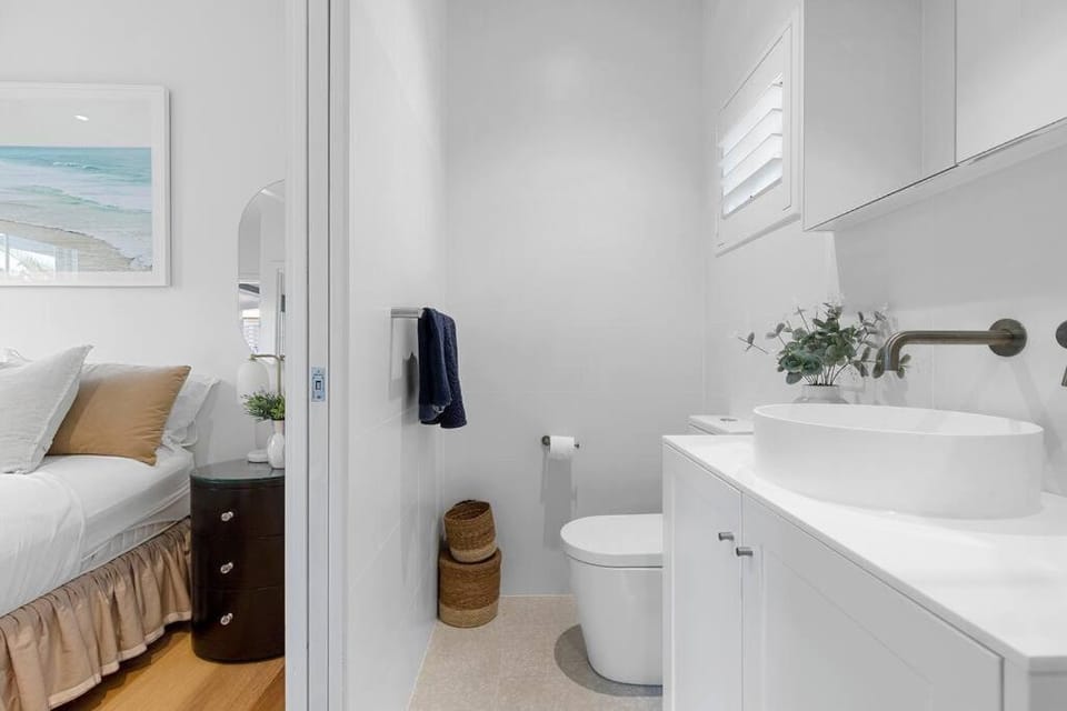 Toilet, Bathroom, towels