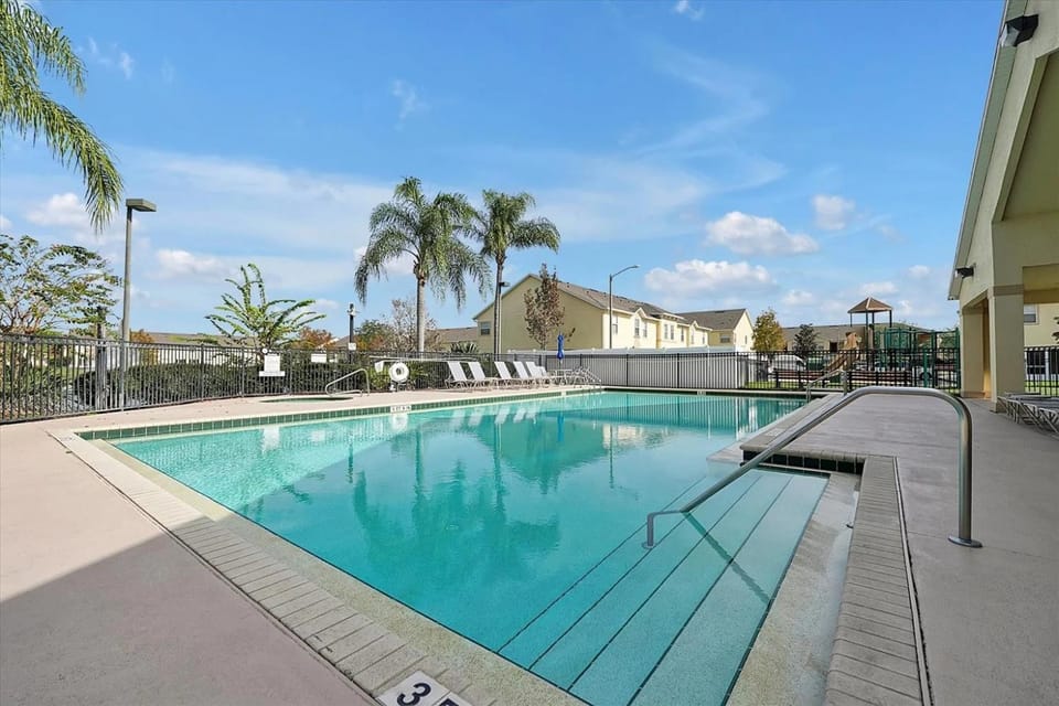 Spacious Condo W/ Pool,Gym near Disney & Seaworld House in Kissimmee