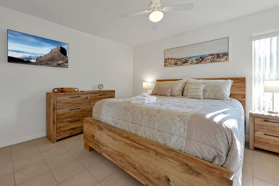 Spacious Condo W/ Pool,Gym near Disney & Seaworld House in Kissimmee