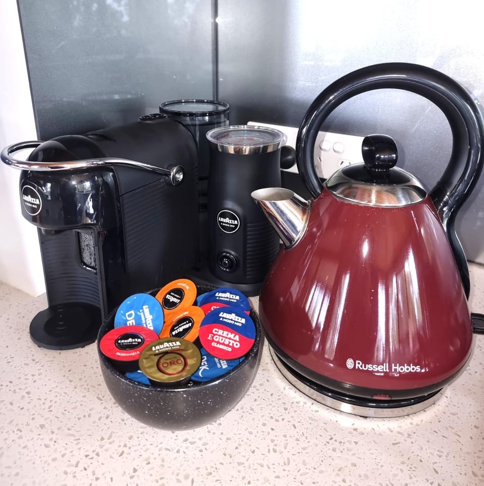 Coffee/tea facilities, Breakfast