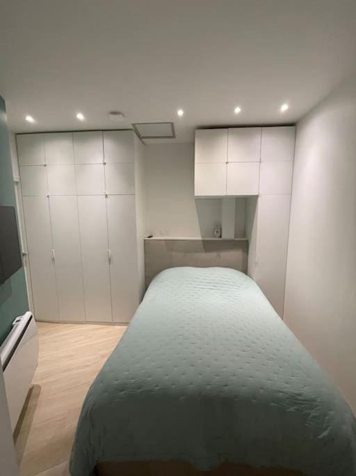 Appartement avec cour privative Apartment in Paris