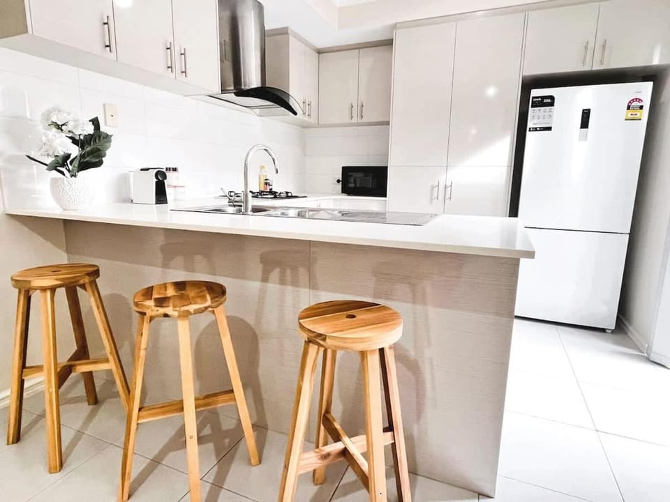 1 Sparkling Sanctuary Joondanna 3BR 2BA & Parking House in Perth