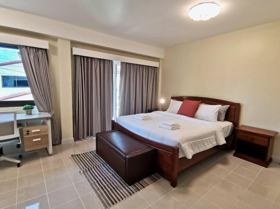 Bed, Seating area, Bedroom