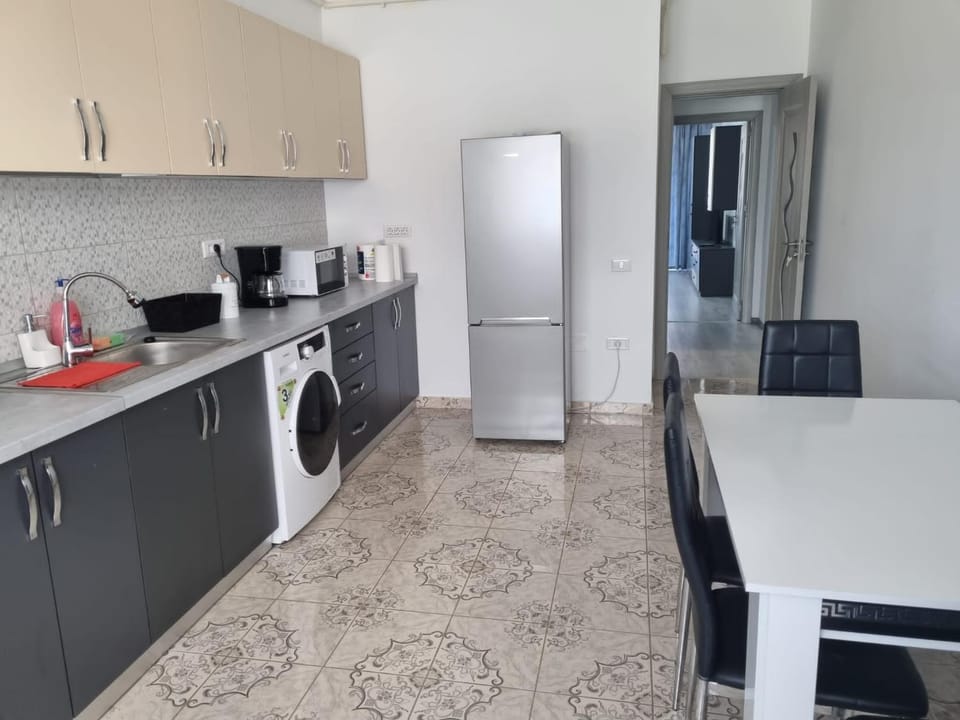 Coffee/tea facilities, Kitchen or kitchenette, Dining area, oven, toaster, washing machine