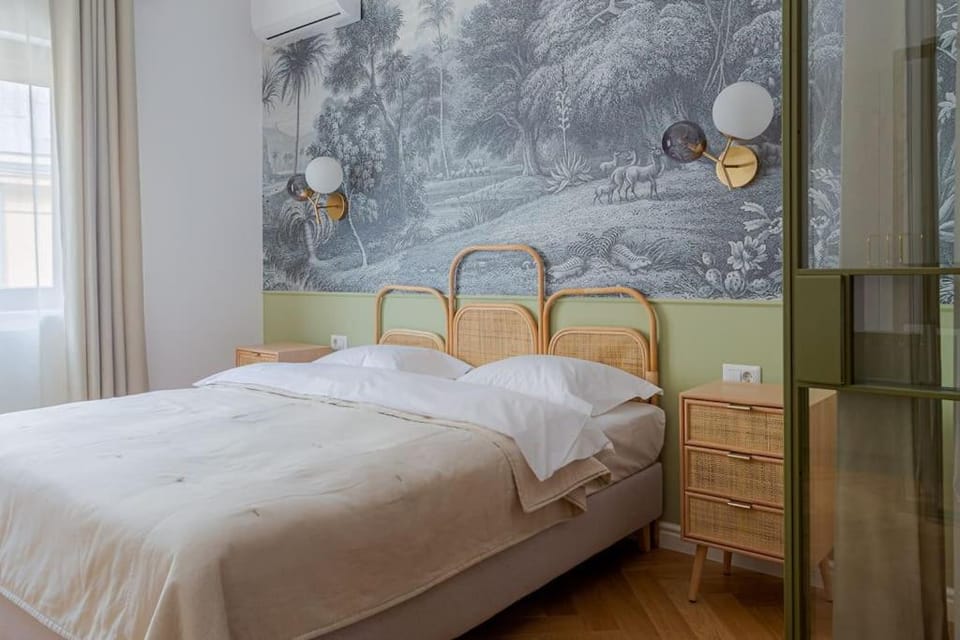 Designer Signature 2 BDR Cismigiu Park 80SQM Apartment in Bucharest