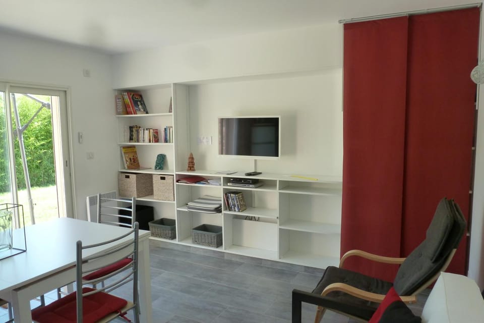 Dans le Var bas de villa plain- pied sur grand jardin avec entrée séparée House in Solliès-Toucas