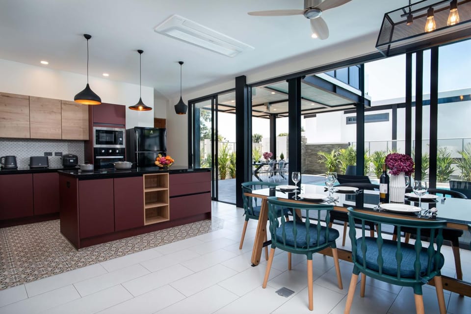 Seating area, Dining area