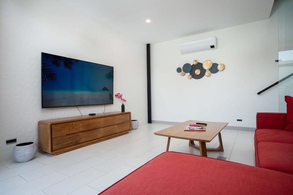TV and multimedia, Living room, Seating area, air conditioner