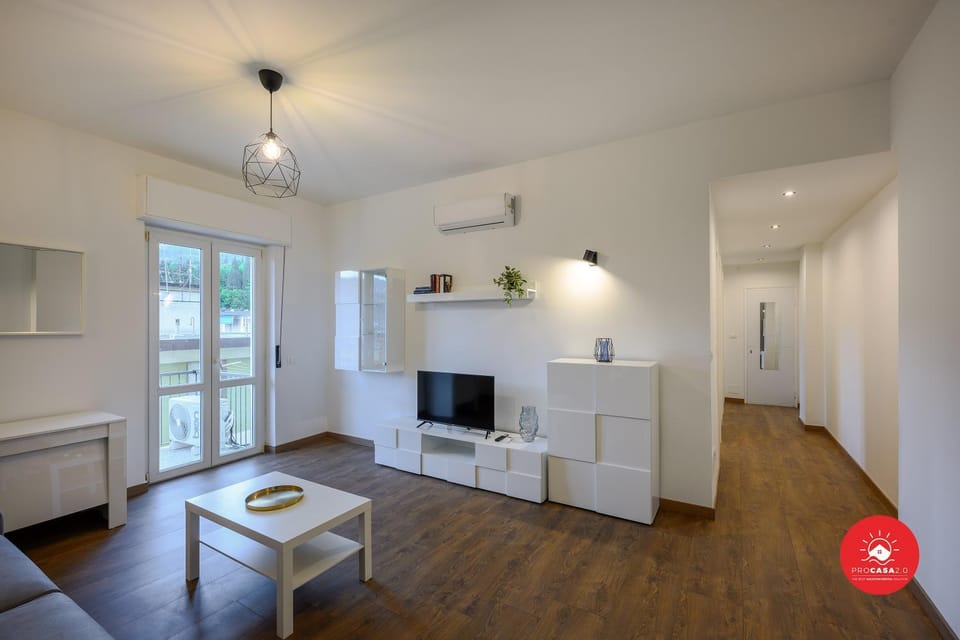 TV and multimedia, Living room, Seating area, Evening entertainment, air conditioner