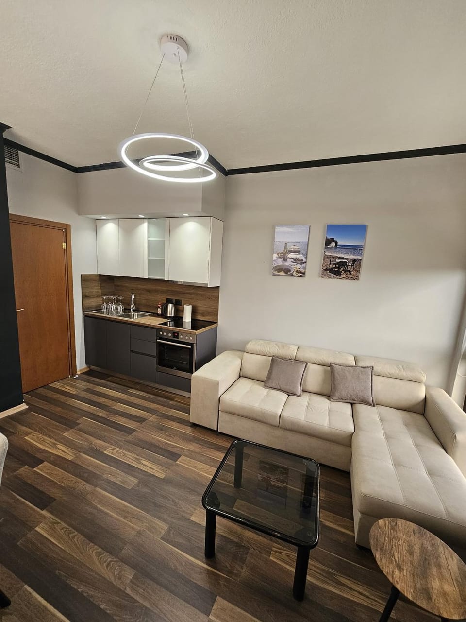 Kitchen or kitchenette, Living room
