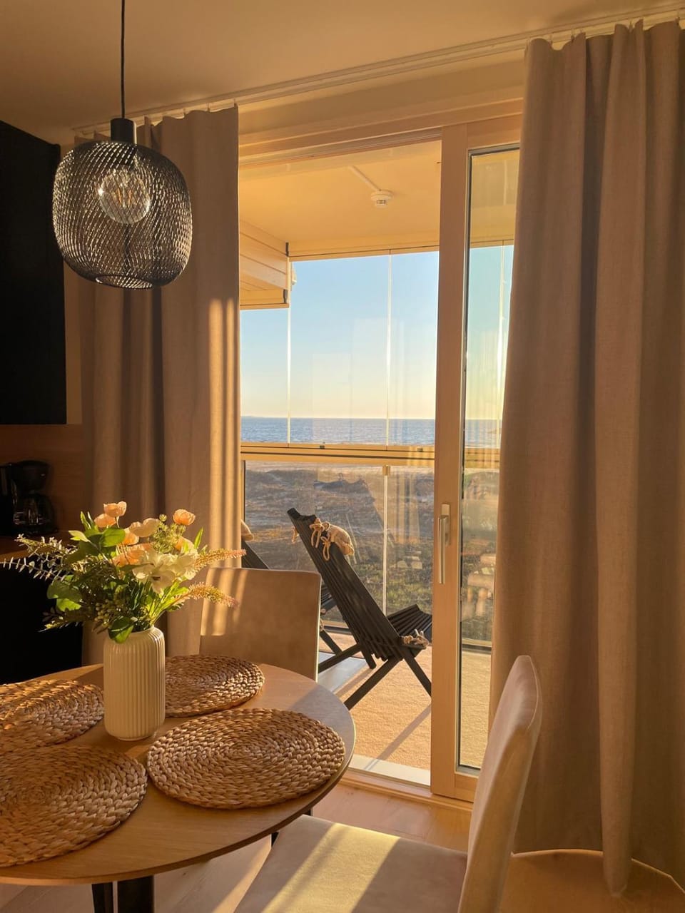 View (from property/room), Balcony/Terrace, Seating area, Dining area