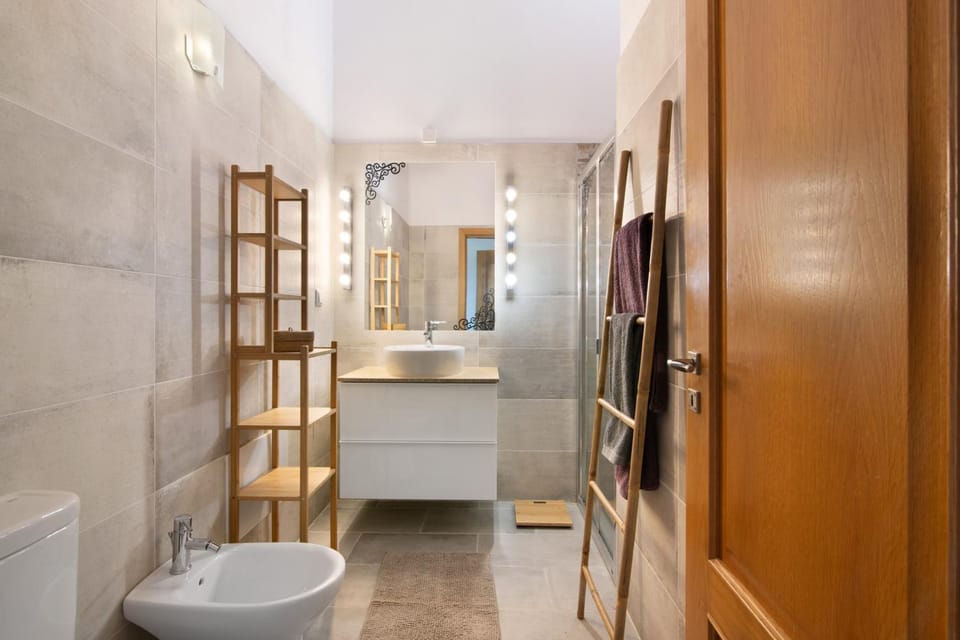 Bathroom, Living room