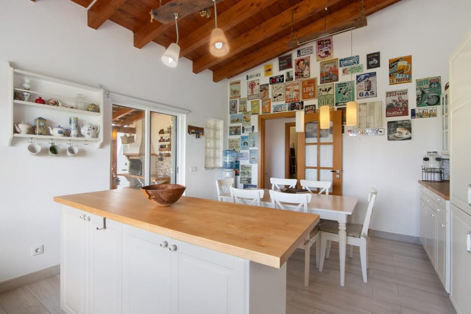 Property building, Kitchen or kitchenette, Living room