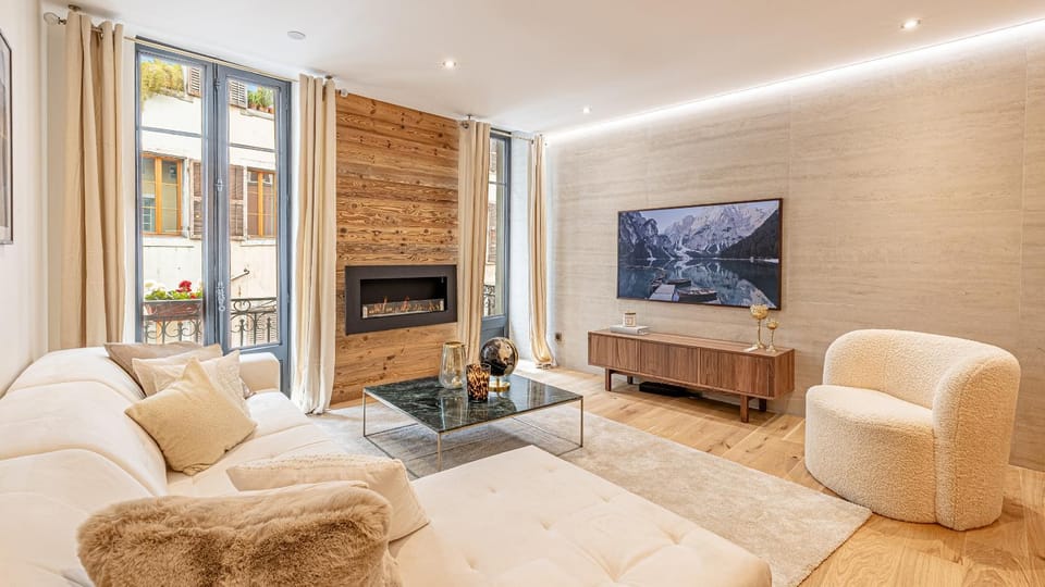 Communal lounge/ TV room, TV and multimedia, Living room, Seating area