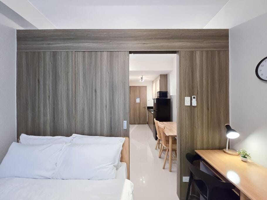 Citispace 1BR Condotel Suite at FAME Residences #FM32A Apartment in Mandaluyong