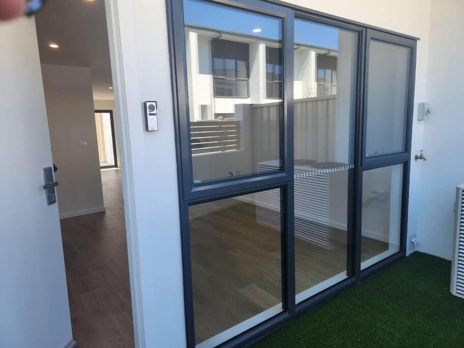 Lovely place in Bruce centre (2-bedroom-townhouse) Apartment in Canberra