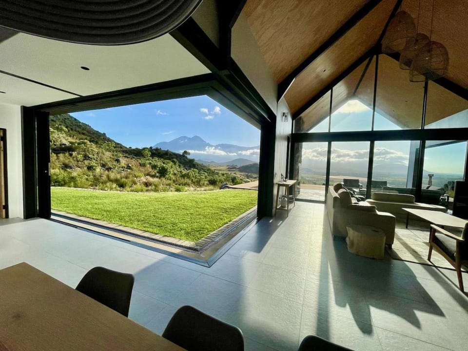 Day, Natural landscape, Living room, Seating area, Dining area, Mountain view